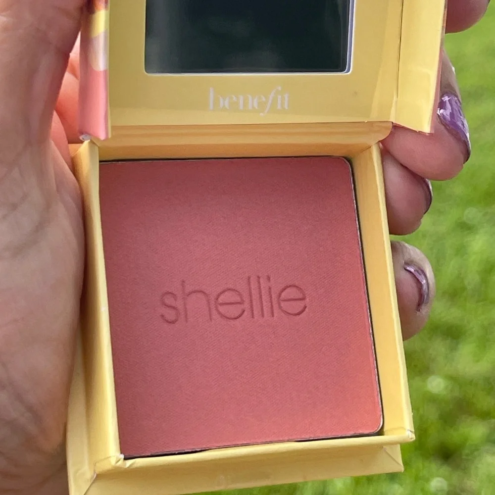 BENEFIT COSMETICS Silky Soft Powder Blush In Shellie (Warm Seashell Pink)